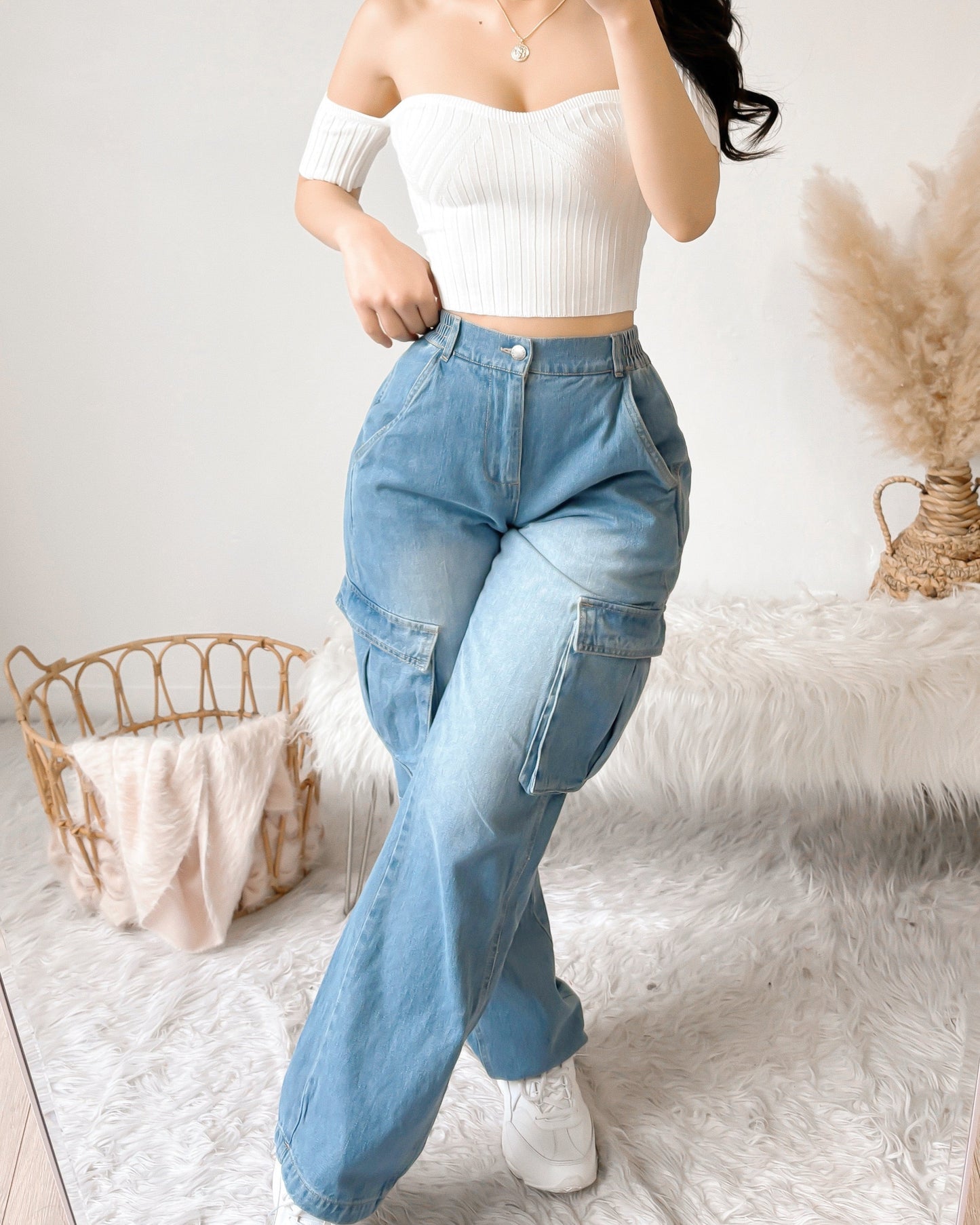 DELILAH HIGH WAISTED CARGO JEANS (MEDIUM WASH)
