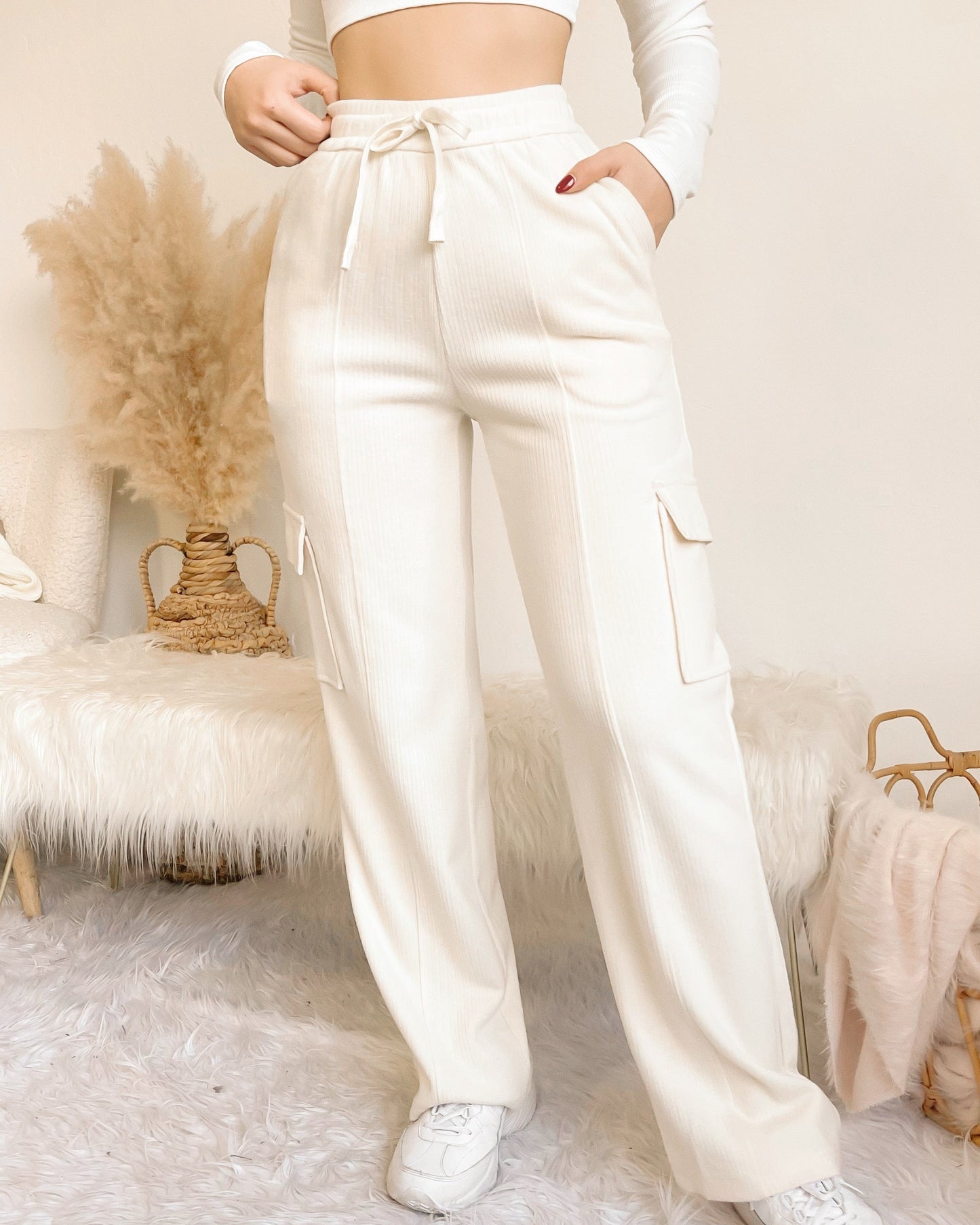 RESTOCKED! DANI LIGHT CORDUROY CARGO SWEATPANTS (CREAM)