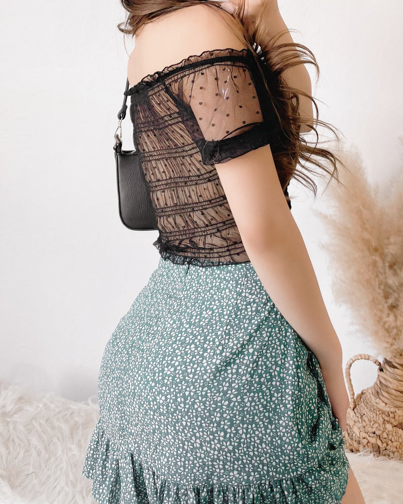 ALL RUFFLED UP TOP (BLACK)